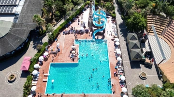 Piscine et amphithéâtre