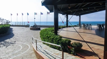 Terrasse avec vue sur la mer