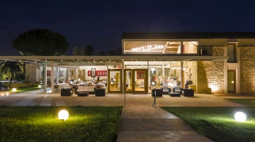 Esterno della struttura di sera