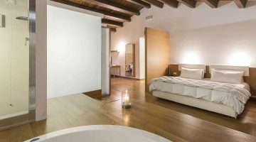 Letto matrimoniale in suite