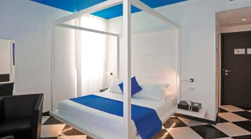 Camera con letto matrimoniale