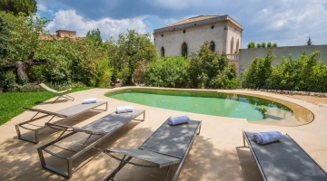 Piscina con solarium