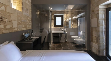 Camera matrimoniale con bagno a vista