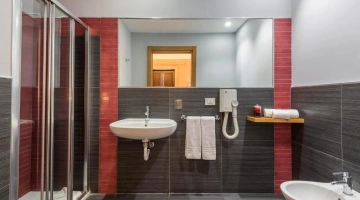 Bagno con box doccia