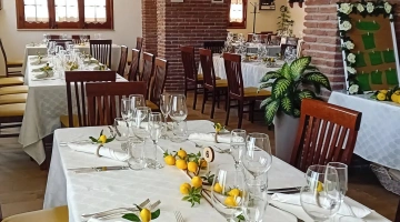 Tavolo apparecchiato al ristorante