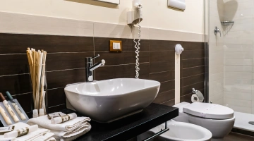 Servizi privati con phon a parete