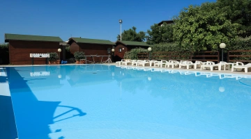 Schwimmbad mit Solarium