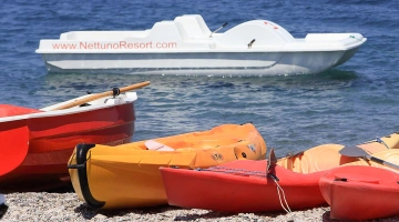 Kanus und Kajaks verfügbar