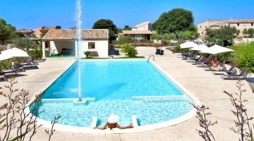 Piscina con solarium