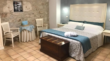 Camera matrimoniale con salottino