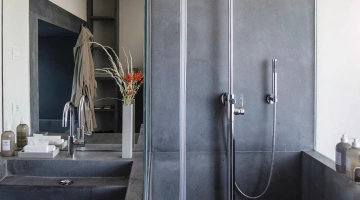 Salle de bain avec douche à Casa Pomice