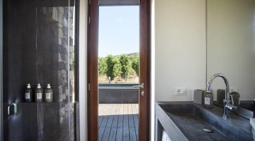 Salle de bain avec douche à Casa Ossidiana