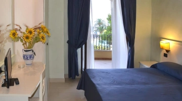 Camera matrimoniale con balcone