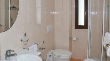 Bagno privato con box doccia