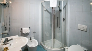 Servizi privati con box doccia