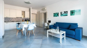 Wohnzimmer und Küche in einer Dreizimmerwohnung