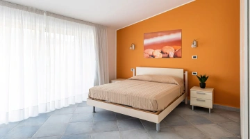 Schlafzimmer in einer Zweizimmerwohnung