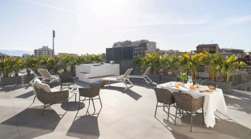 Grande terrasse de l'appartement penthouse