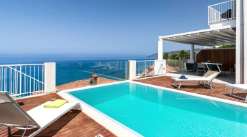 Piscine panoramique à débordement