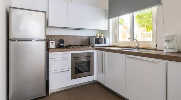 Coin cuisine équipé d'appareils électroménagers