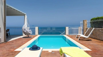 Infinity-Pool mit Panoramablick