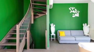 Treppe und Sofa im Wohnbereich