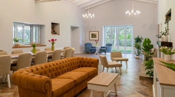 Détail du mobilier de la salle commune