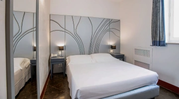 Chambre avec lit français