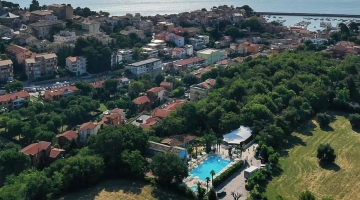 Struttura immersa nel verde