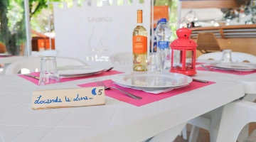 Tavola allestita del ristorante