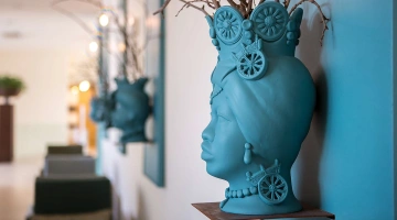 Détail du mobilier de la salle commune