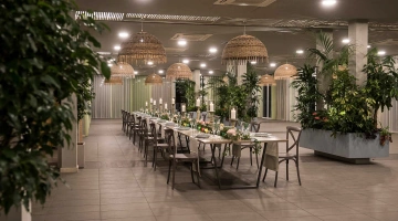 Salle aménagée pour une réception