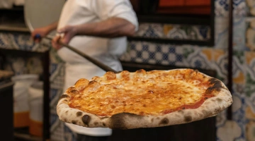 Pizza servie au restaurant I Cortili