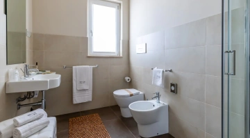 Bagno con box doccia
