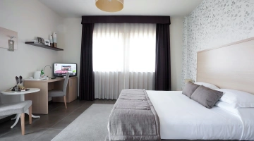 Camera con letto matrimoniale