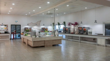 Sala con buffet colazione