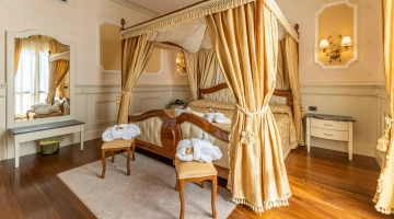 Suite avec lit à baldaquin