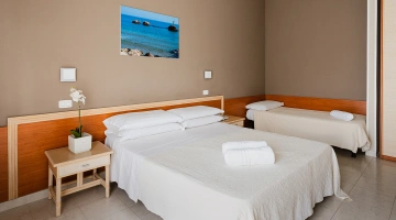 Room with double bed and single bed