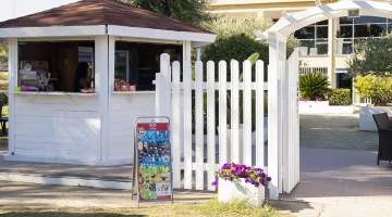 Kiosk at the entrance to the beach