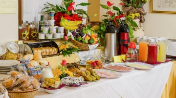 Buffet sucré et salé pour le petit-déjeuner