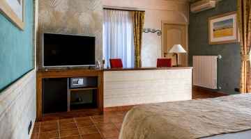 Camera Deluxe con TV e scrivania
