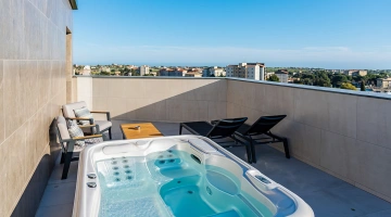 Panoramic terrace with Jacuzzi in the Suite