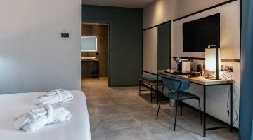 Deluxe Room with TV and desk