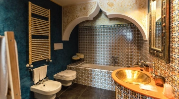 Bathtub in private suite facilities