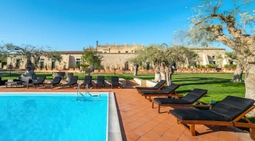 Piscina con solarium