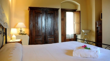 Camera con letto matrimoniale