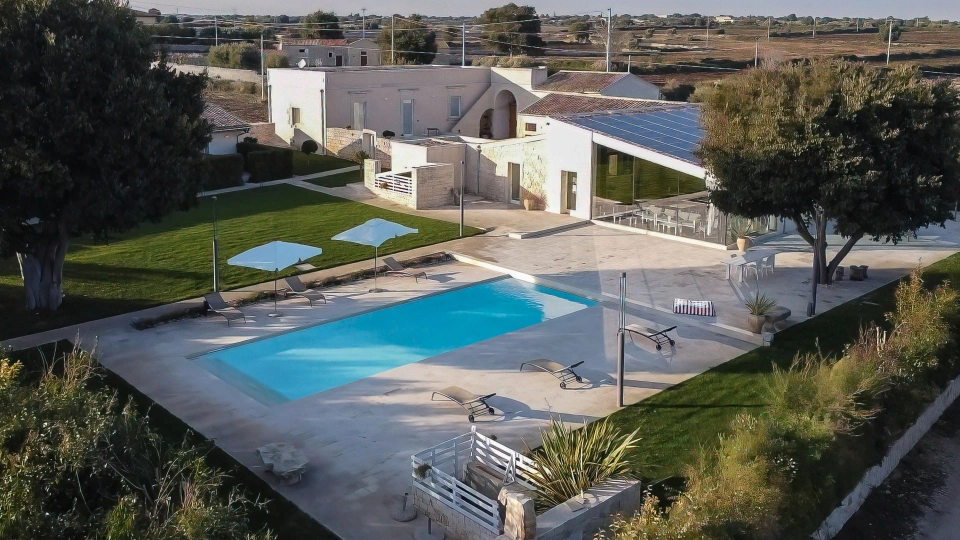 Resort con piscina stagionale