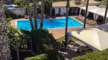 Piscine avec solarium