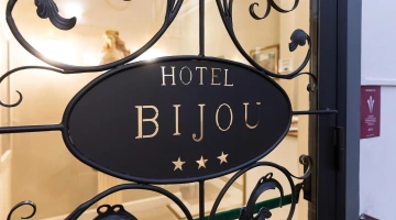 Insegna hotel