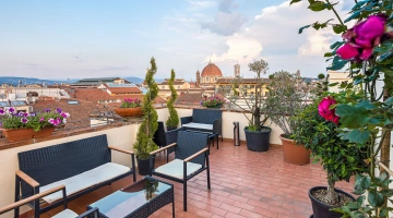 Gemeinsamer möblierter Balkon